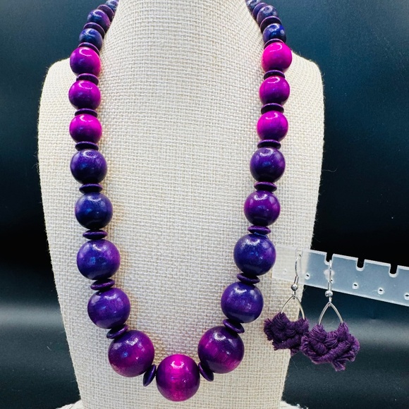 Vivid Wood Purple Necklace And Earrings Set - Picture 2 of 6